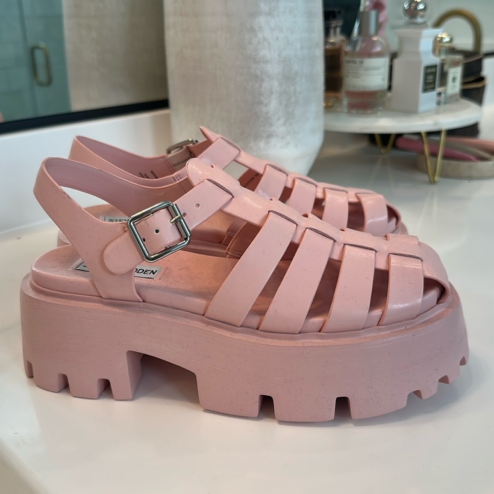 Steve Madden Platform Fisher sandals